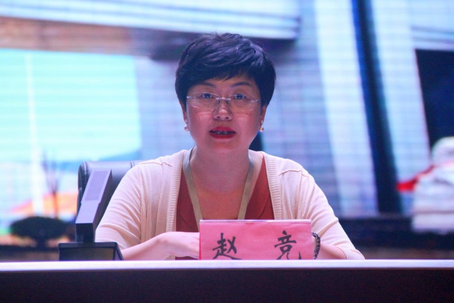 弦歌不輟育桃李，奮楫揚帆啟新程 湖南幼專2025級新生開啟人工智能應用軟件學習之旅